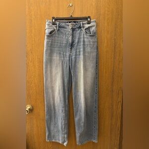 Hollister Ultra High-Rise Dad Jeans